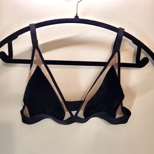 Undress Code Daydreaming Bra Black Velvet With Mesh- S